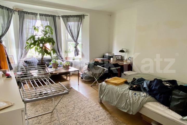 Located between Brixton and Camberwell white walls and wooden floors Loughborough Road, Brixton / Camberwell